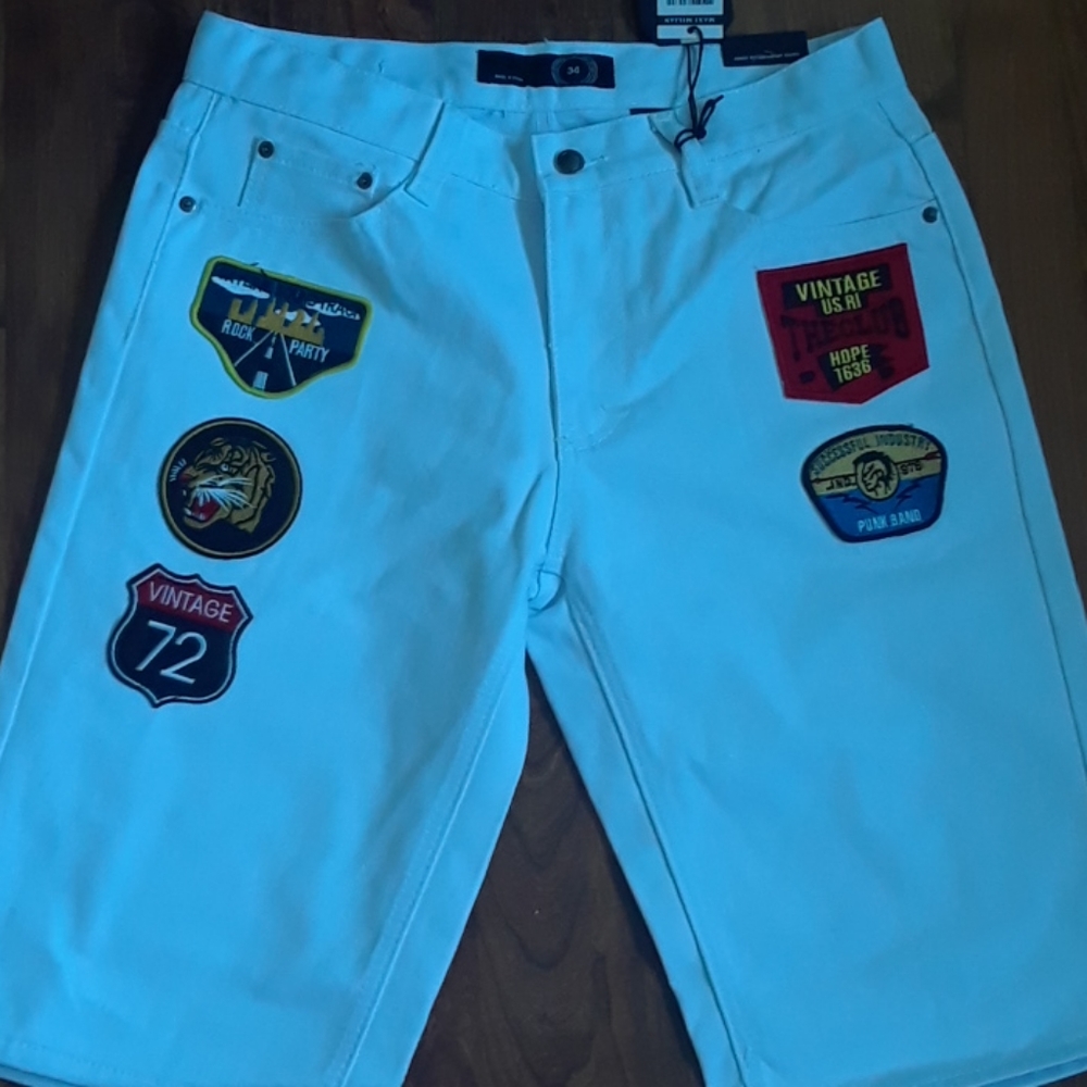 Maxi Milian white jean shorts with patches sz 34